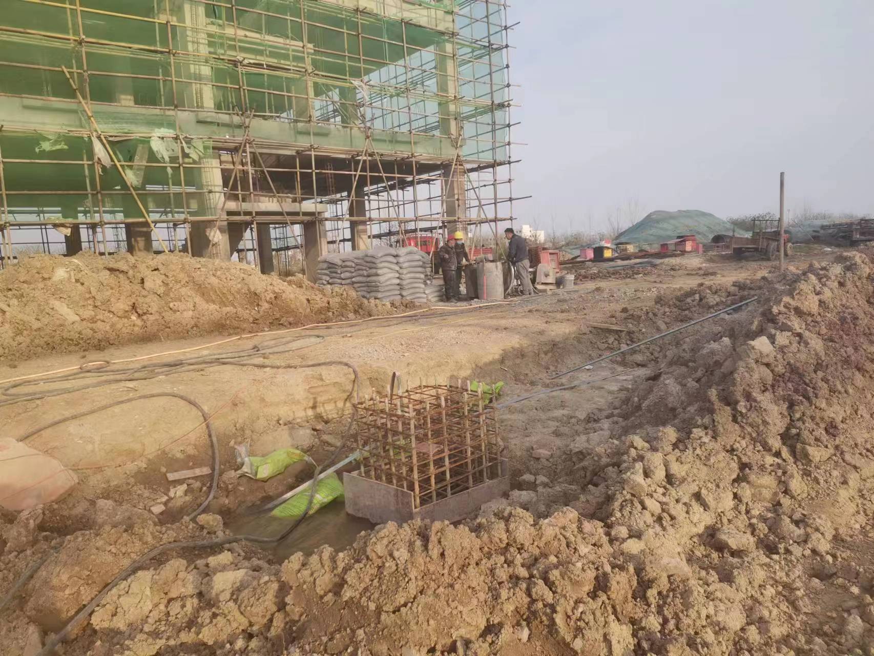 宏伟当桥梁出现裂缝的时候应该及时加固修补